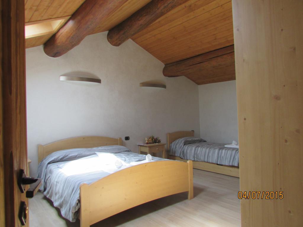 Locanda Il Campo Della Quercia San Damiano Macra Værelse billede